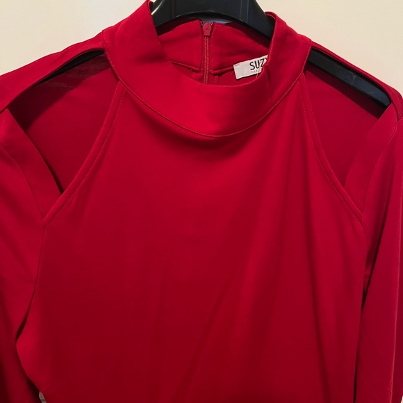 Red cut out shoulders top NWT - Picture 3 of 6